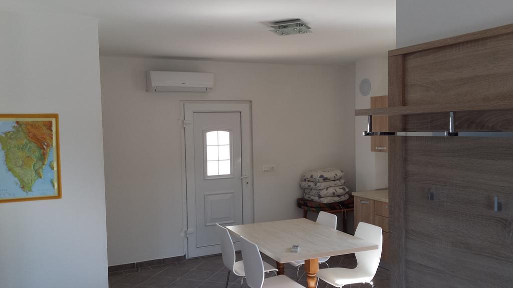 Abba Apartment Sveti Lovreč Pazenatički Екстериор снимка