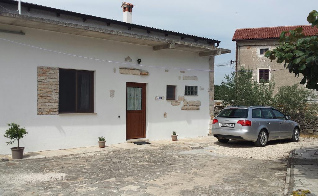Abba Apartment Sveti Lovreč Pazenatički Екстериор снимка