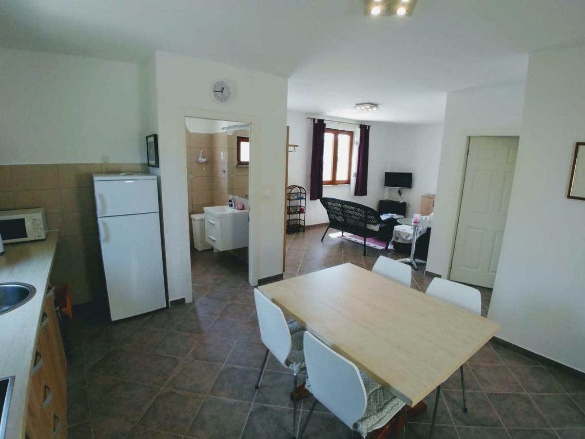 Abba Apartment Sveti Lovreč Pazenatički Екстериор снимка